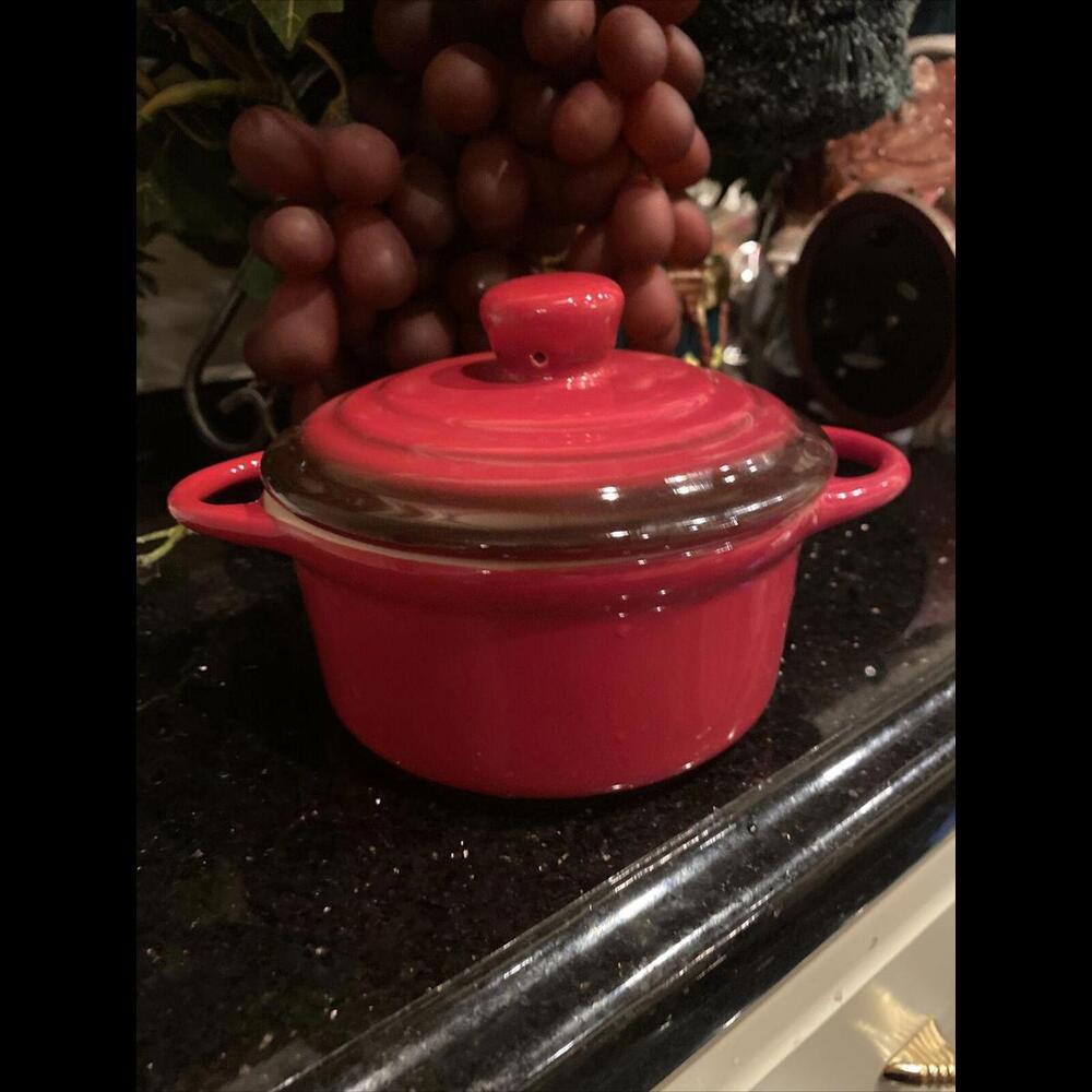 Anolon Vesta Stoneware 30 Oz. Covered Casserole Dish - Red NWOB